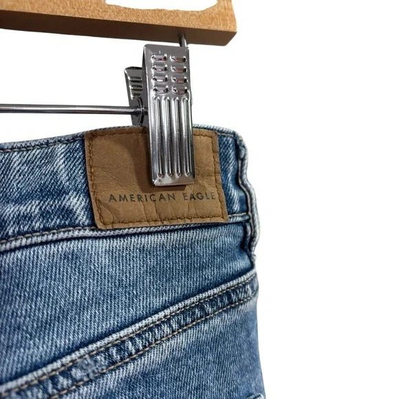 American Eagle Stretch Distressed Mom Straight Jean Size 6‎ - Picture 6 of 9